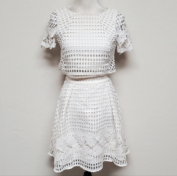 Minuet White Eyelet Lace Short Sleeve Crop Top High Rise Skater Skirt Set Small - Picture 4 of 14
